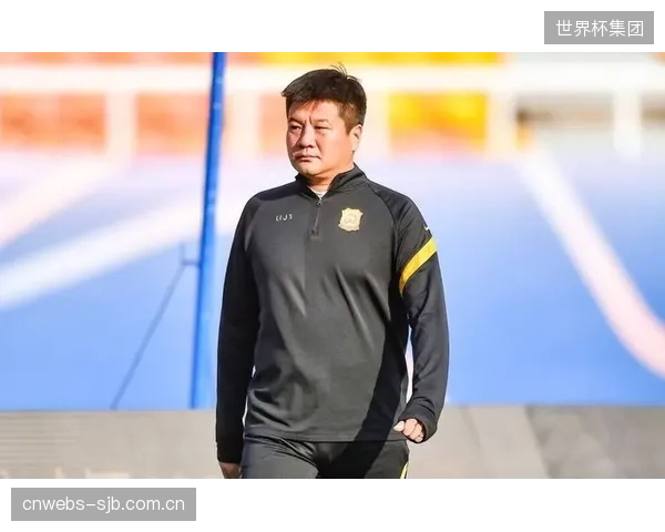 两支升班马表现迥异，重庆铜梁龙高居次席，而辽宁铁人排名第八。